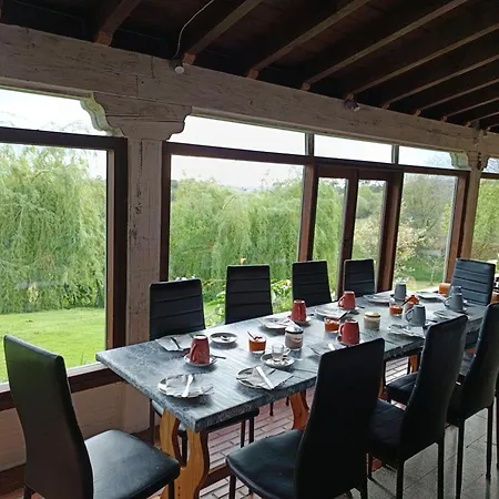 Hostal Surfhousegerra