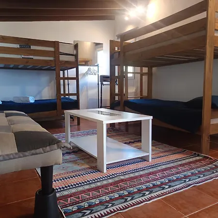 Hostal Surfhousegerra *